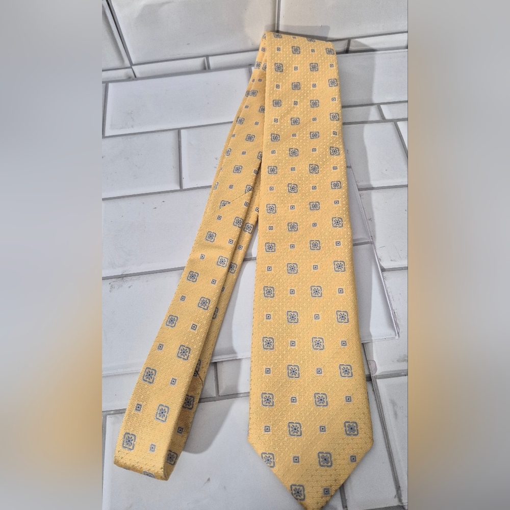 Nwt John W Nordstrom Mens 100% Silk Made In Italy  Necktie Color Yellow With Blu